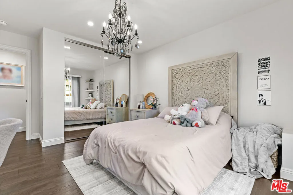 2427 Flintridge Drive, Glendale, California 91206 home-pic-49