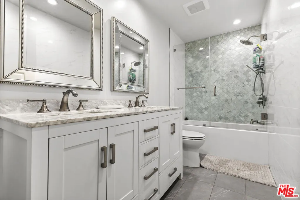 2427 Flintridge Drive, Glendale, California 91206 home-pic-52