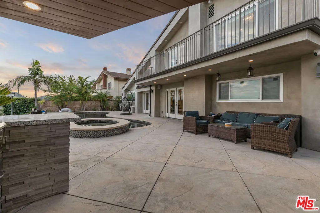 2427 Flintridge Drive, Glendale, California 91206 home-pic-65