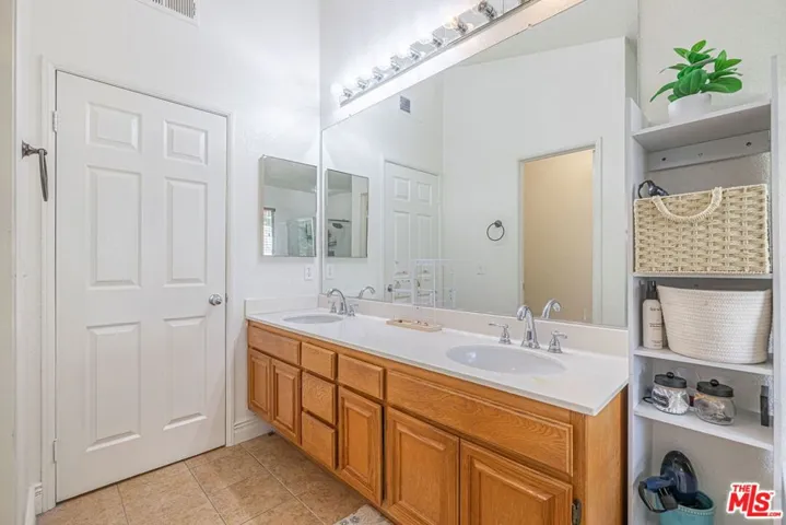 5811 Corinthian Place, Lancaster, California 93536