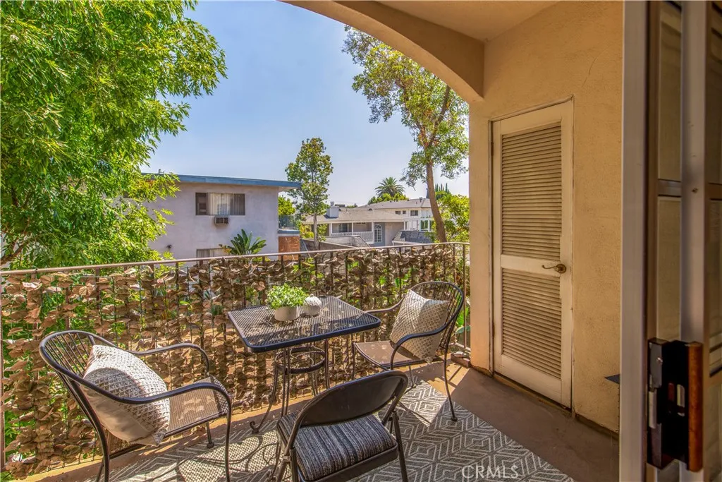 372 S Marengo Avenue 108, Pasadena, California 91101 home-pic-12
