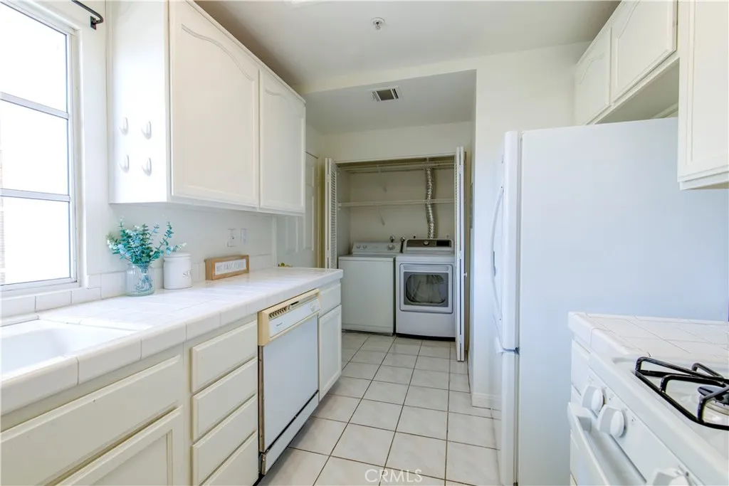 372 S Marengo Avenue 108, Pasadena, California 91101 home-pic-11