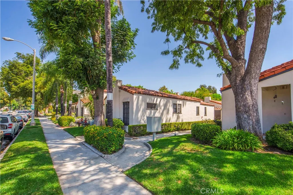 372 S Marengo Avenue 108, Pasadena, California 91101 home-pic-25
