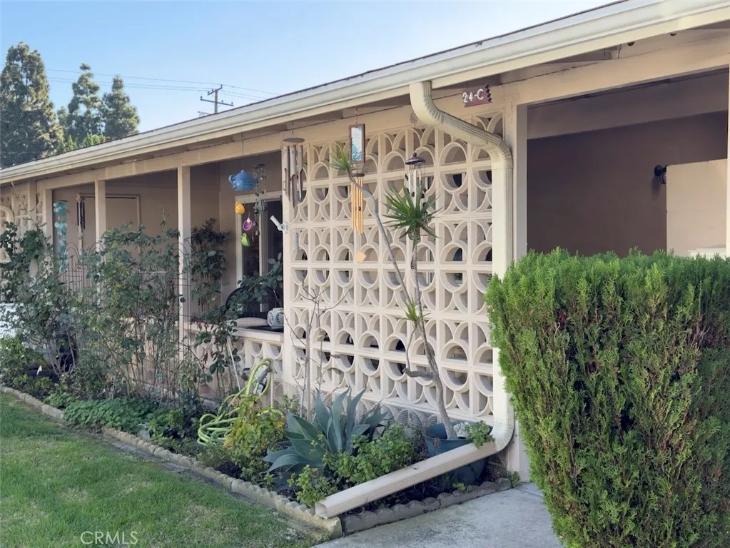 13421 Del Monte Dr home-pic-0