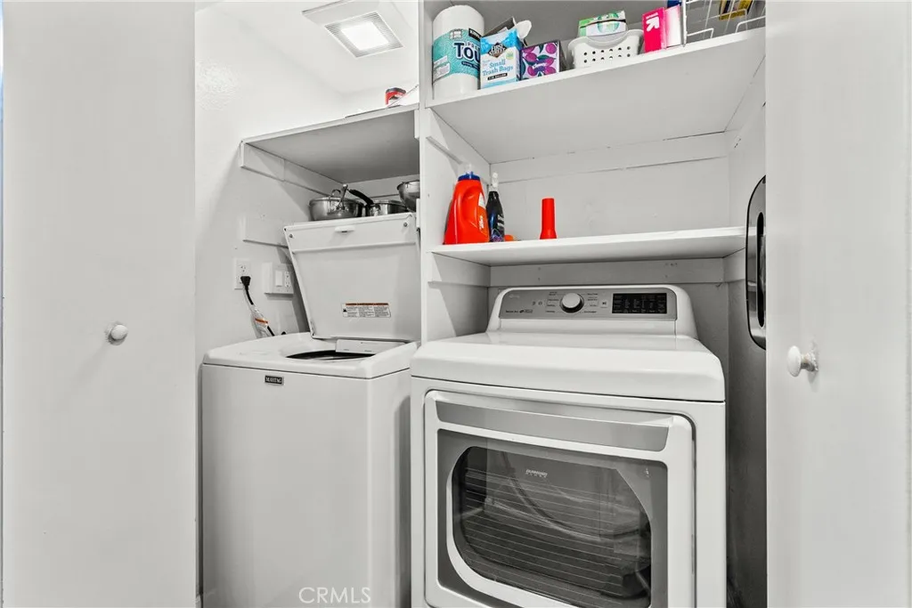 22123 Burbank Blvd home-pic-7