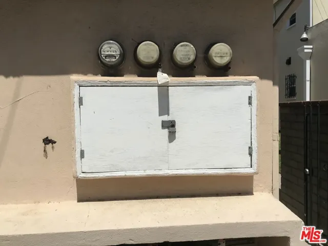 Triplex Exterior Electric Faci