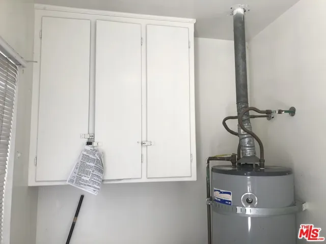 Triplex Common Laundry Room Pi