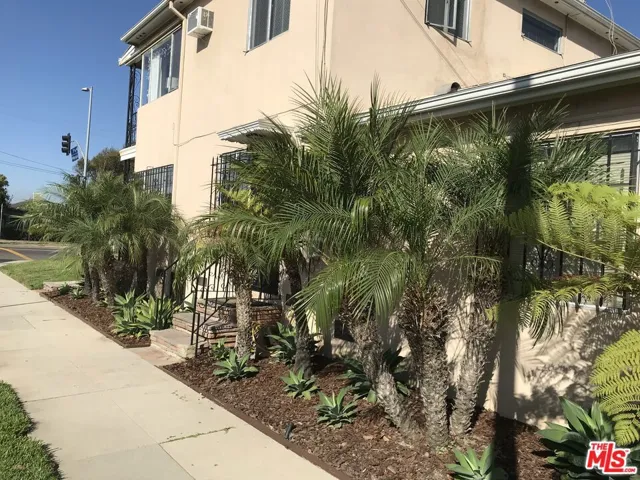 West Exterior Side View to  Ki