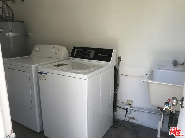 Triplex Common Laundry Room Pi