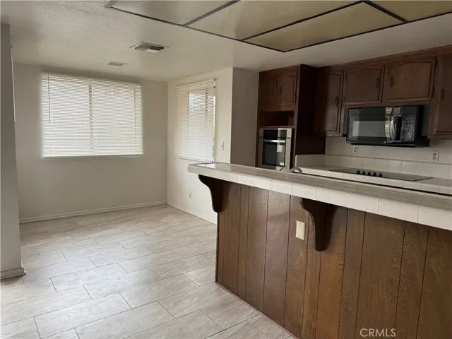 Open Kitchen with breakfast nook area