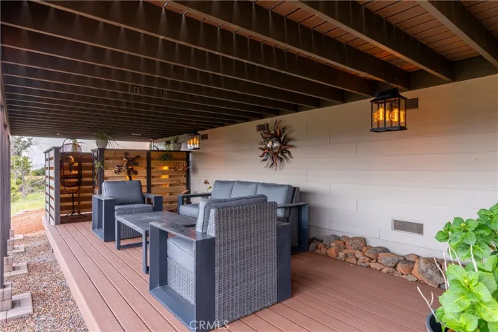 OUTDOOR LIVING AREA