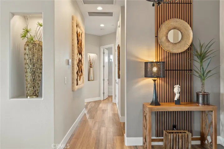 ENTRANCE/HALLWAY
