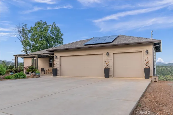 3 CAR GARAGE