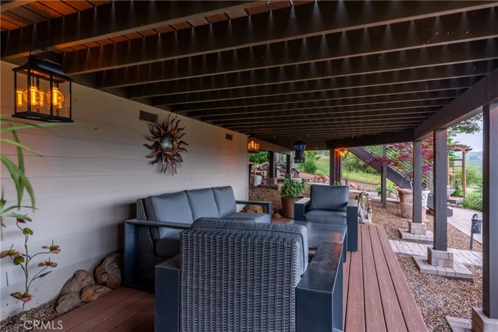 OUTDOOR LIVING AREA