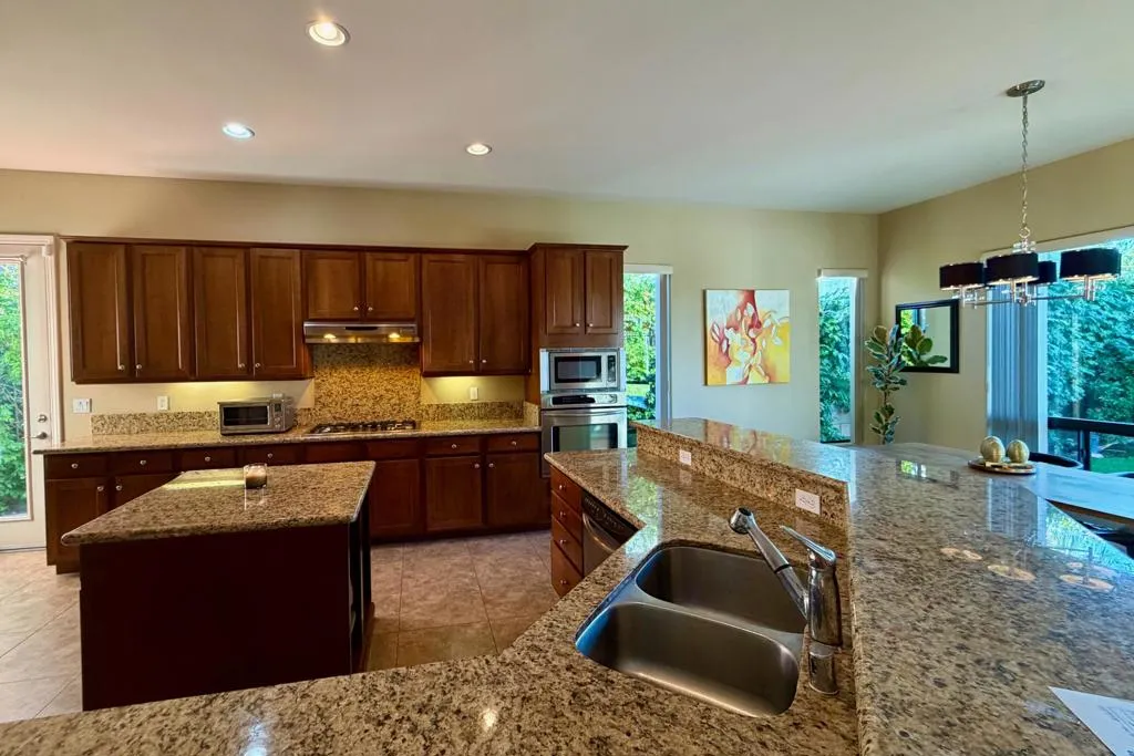 35373 Vista Montana Court, Cathedral City, California 92234 home-pic-24