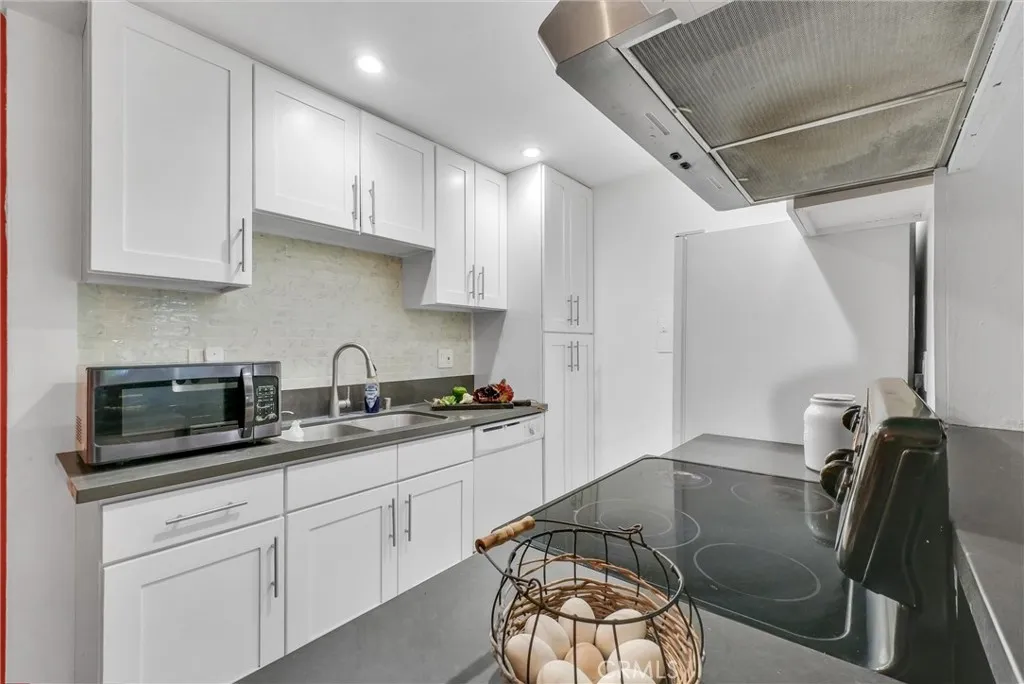 1030 W Macarthur Boulevard 5, Santa Ana, California 92707 home-pic-8