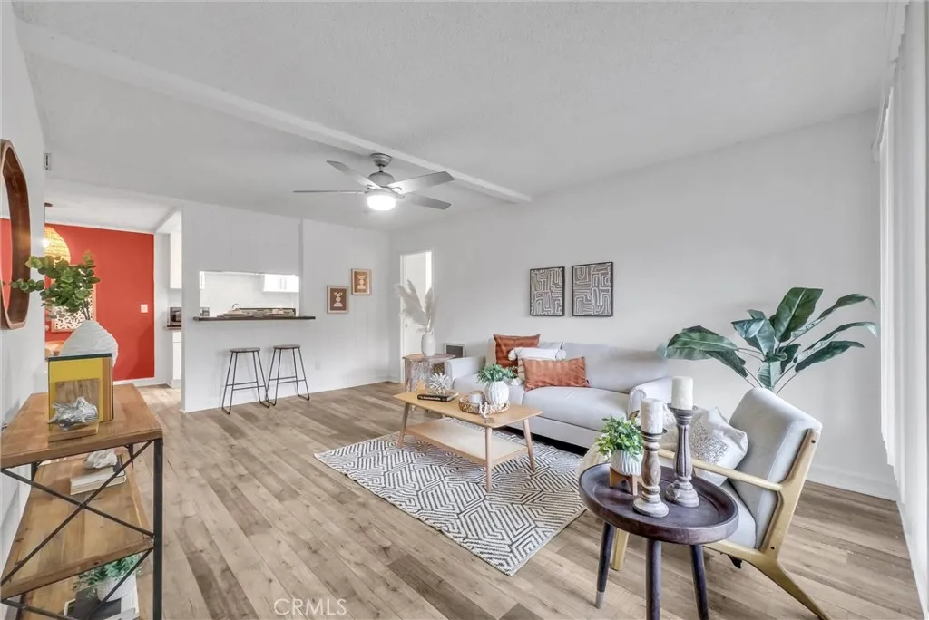 1030 W Macarthur Boulevard 5, Santa Ana, California 92707 home-pic-1