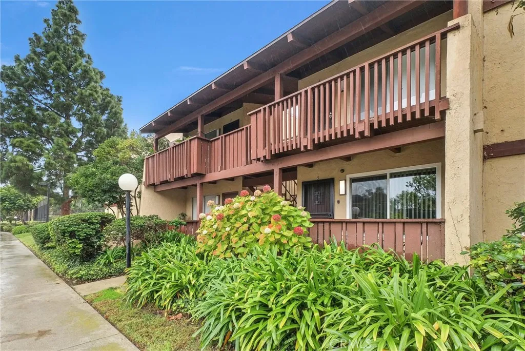 1030 W Macarthur Boulevard 5, Santa Ana, California 92707 home-pic-22