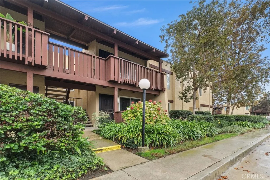 1030 W Macarthur Boulevard 5, Santa Ana, California 92707 home-pic-21
