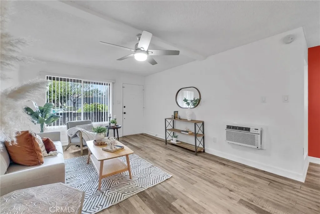 1030 W Macarthur Boulevard 5, Santa Ana, California 92707 home-pic-3