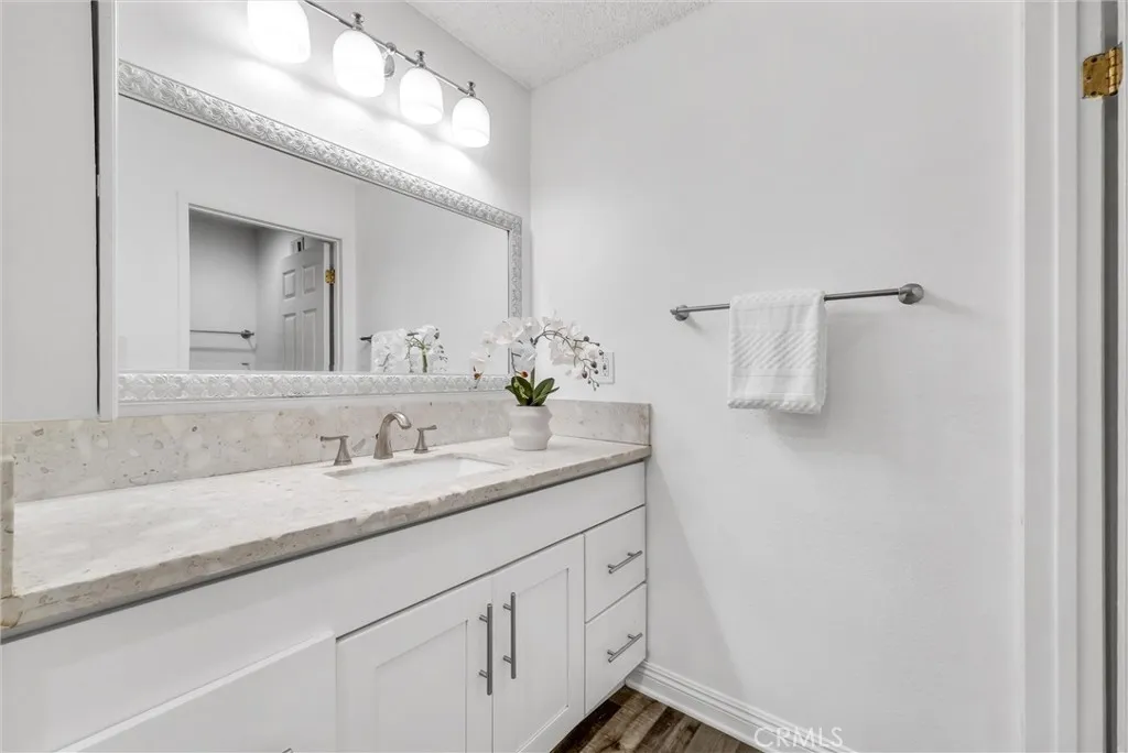 1030 W Macarthur Boulevard 5, Santa Ana, California 92707 home-pic-18