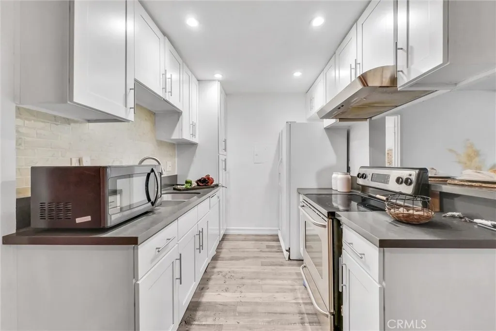 1030 W Macarthur Boulevard 5, Santa Ana, California 92707 home-pic-9