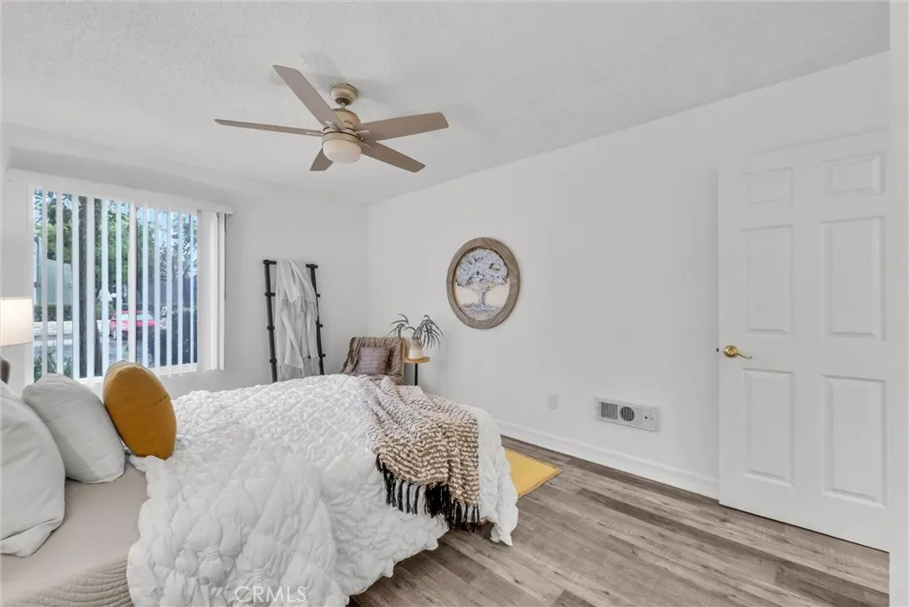 1030 W Macarthur Boulevard 5, Santa Ana, California 92707 home-pic-16
