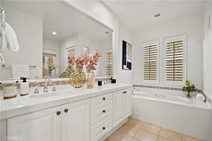 Master Bedroom Bathroom