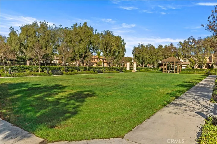 The house face to a park
