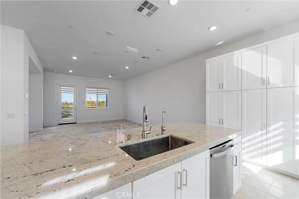 398 Merit, Irvine, California 92618 home-pic-15