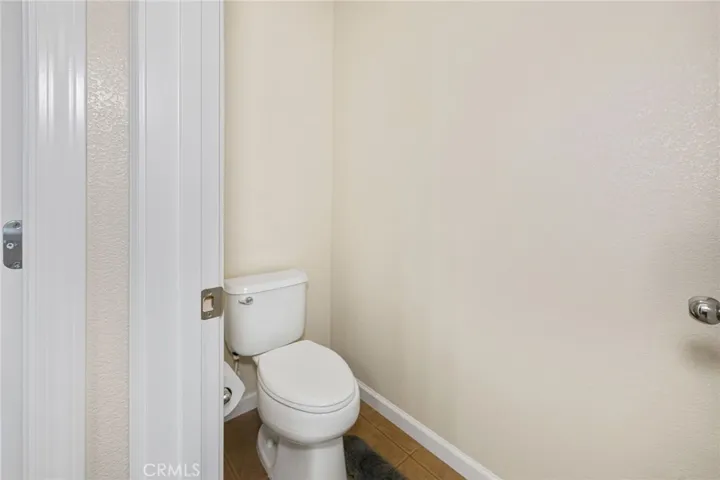 1/2 bath downstairs