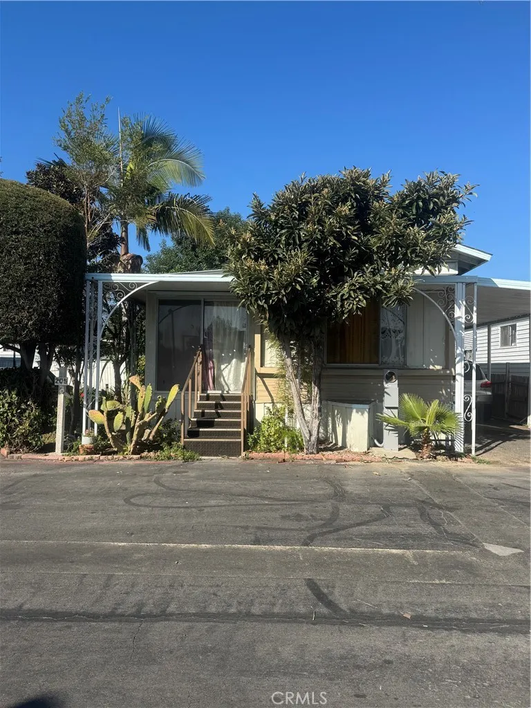 205 Emerald Ln #205