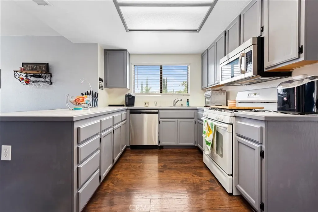 1010 Basalt Court, Hemet, California 92543 home-pic-13