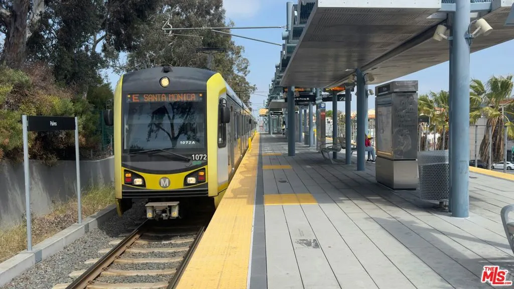 1532 9th Street 2, Santa Monica, California 90401 home-pic-29