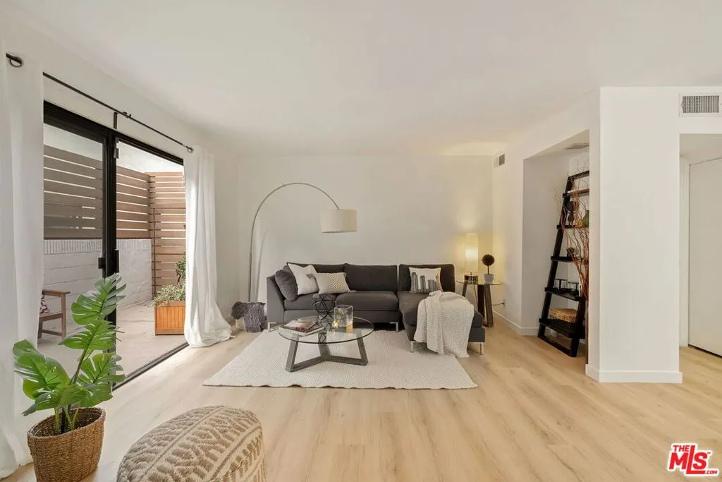 1532 9th Street 2, Santa Monica, California 90401 home-pic-11