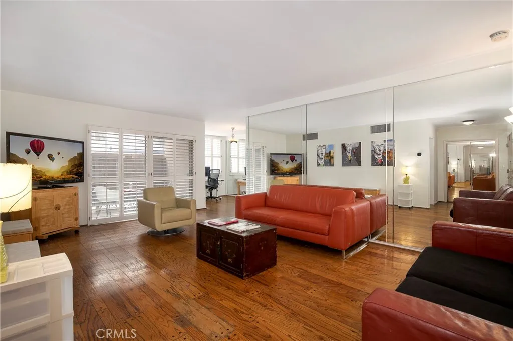 927 N Kings Road 118, West Hollywood, California 90069 home-pic-3