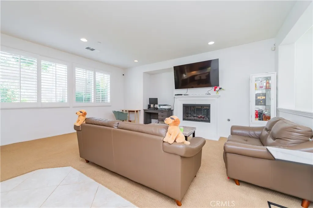 15752 Mimosa Court, Fontana, California 92336 home-pic-8