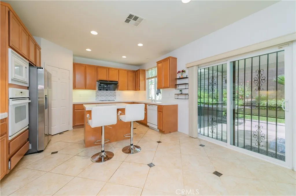 15752 Mimosa Court, Fontana, California 92336 home-pic-12