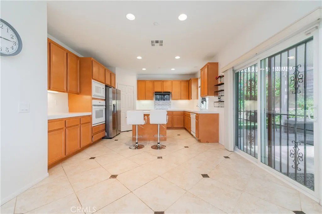 15752 Mimosa Court, Fontana, California 92336 home-pic-11