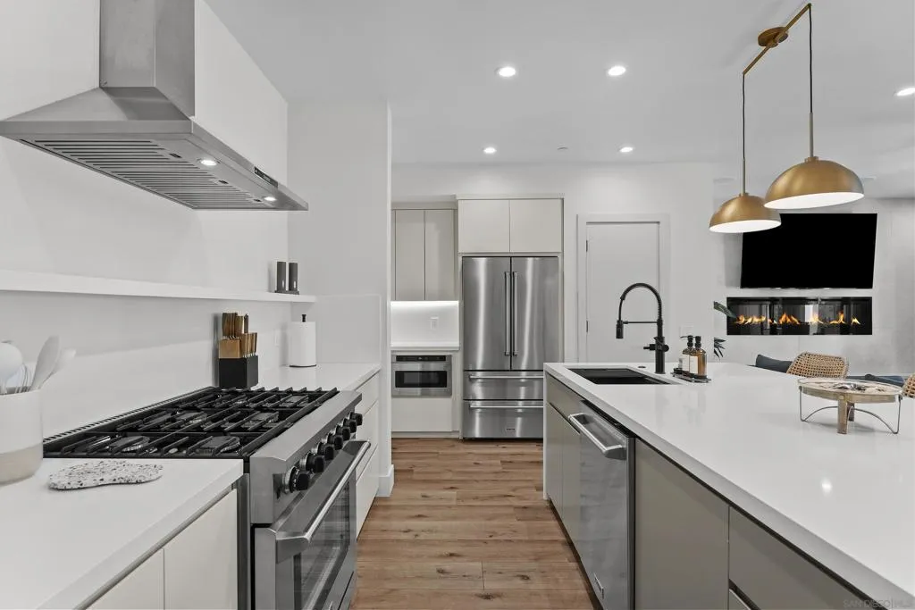 806 N Cleveland St Unit 1, Oceanside, California 92054 home-pic-2
