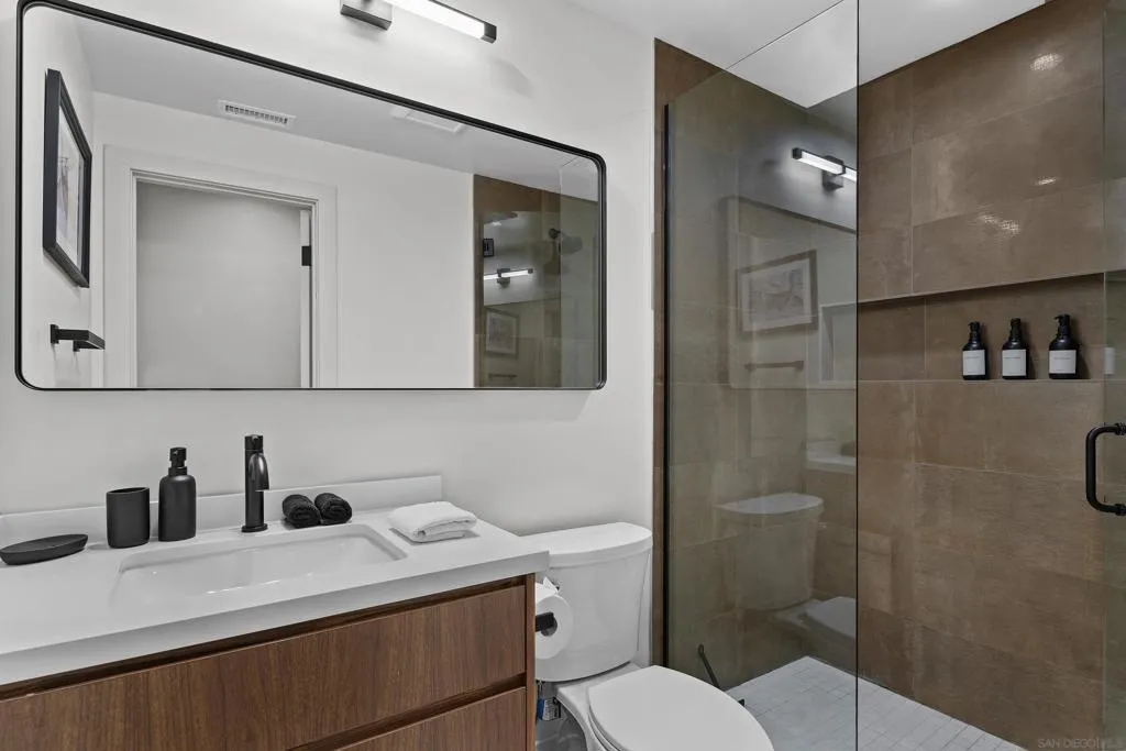 806 N Cleveland St Unit 1, Oceanside, California 92054 home-pic-10