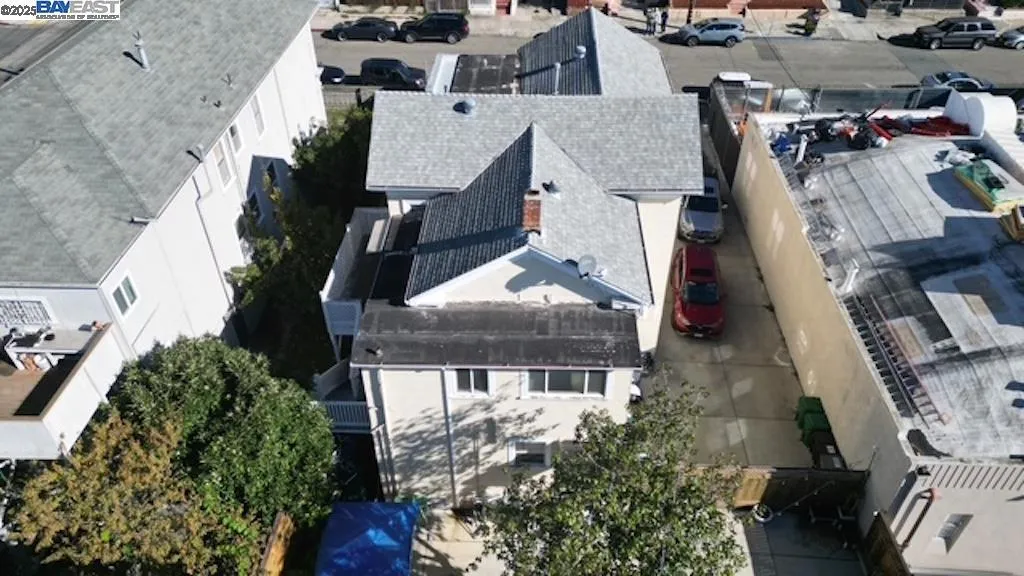 1011 E 11th St, Oakland, California 94606 home-pic-12