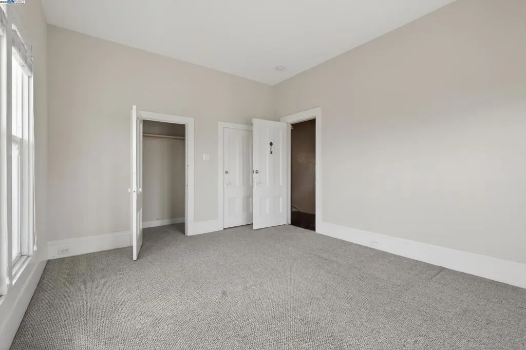 1011 E 11th St, Oakland, California 94606 home-pic-17