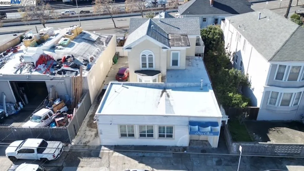 1011 E 11th St, Oakland, California 94606 home-pic-13