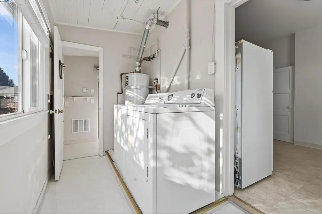 1011 E 11th St, Oakland, California 94606 home-pic-25