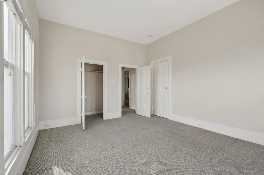 1011 E 11th St, Oakland, California 94606 home-pic-20