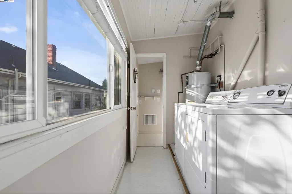1011 E 11th St, Oakland, California 94606 home-pic-26