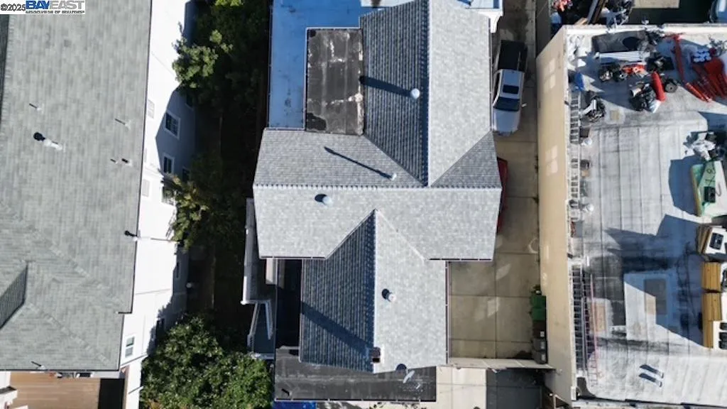 1011 E 11th St, Oakland, California 94606 home-pic-11