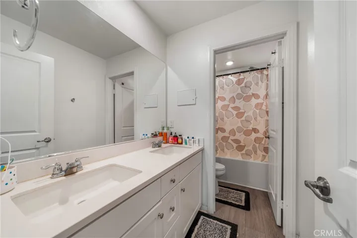 Upstairs Hallway Bathroom