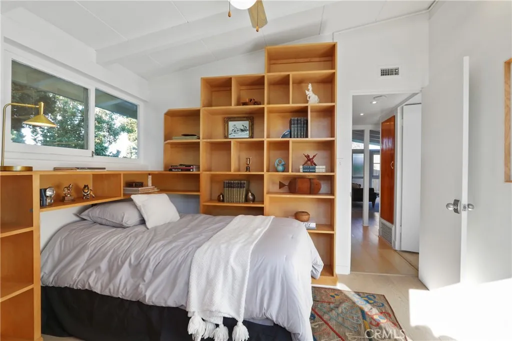 3012 Roxanne Avenue, Long Beach, California 90808 home-pic-16
